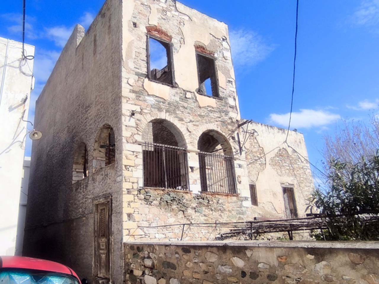 Πέτρινο Κτίριο